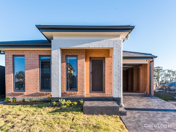10 Mulvihill Cres, Denham Court, NSW 2565