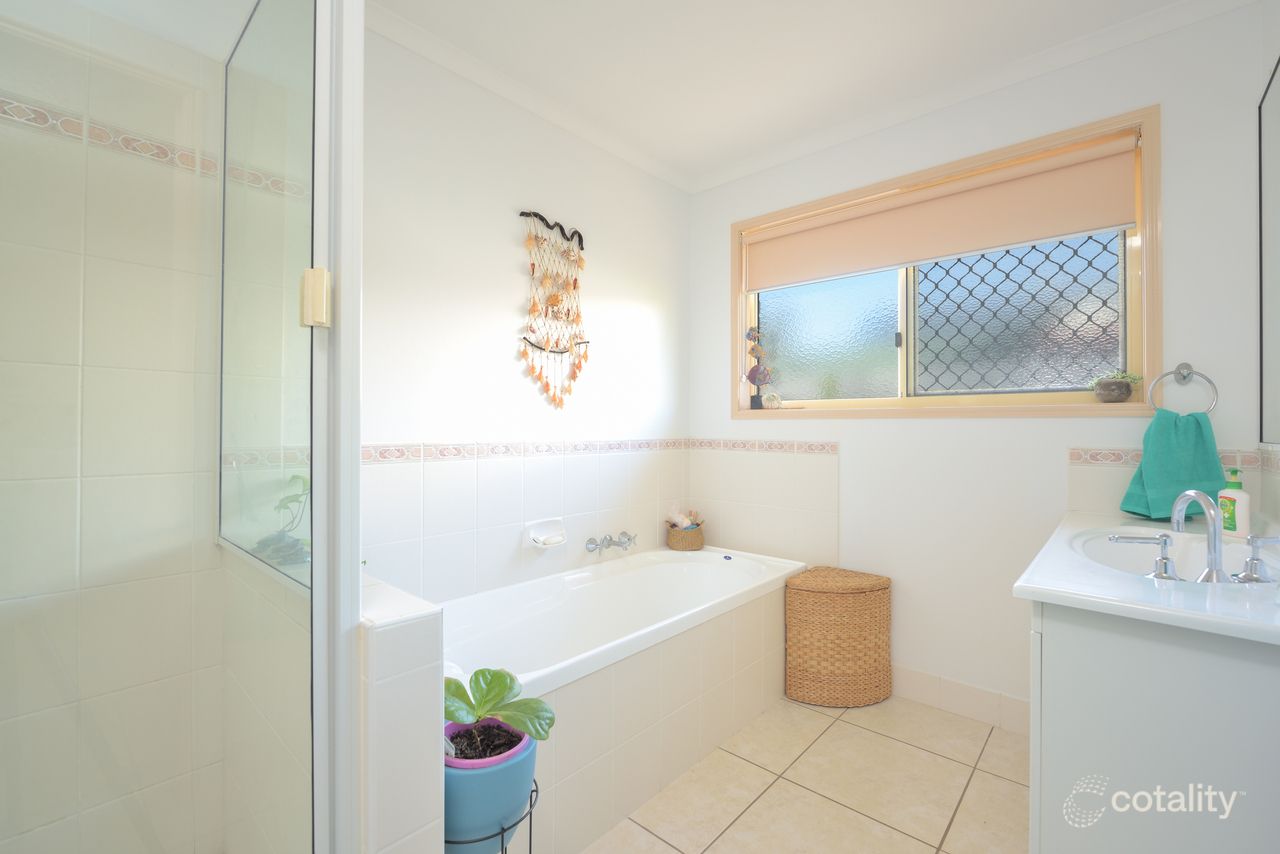 4 Creekwood Cl, New Auckland, QLD 4680