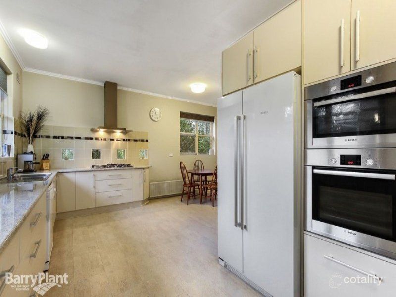 17 Barina Cres, Croydon, VIC 3136