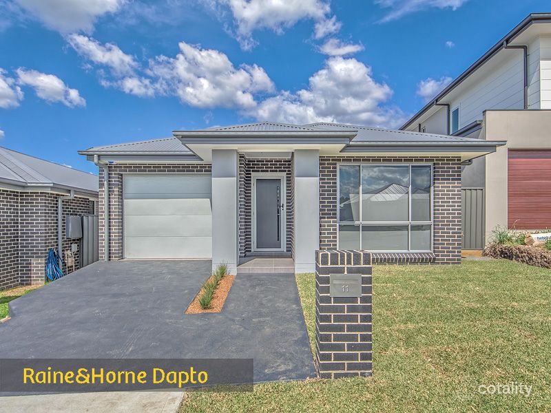 11 Scanlon St, Calderwood, NSW 2527