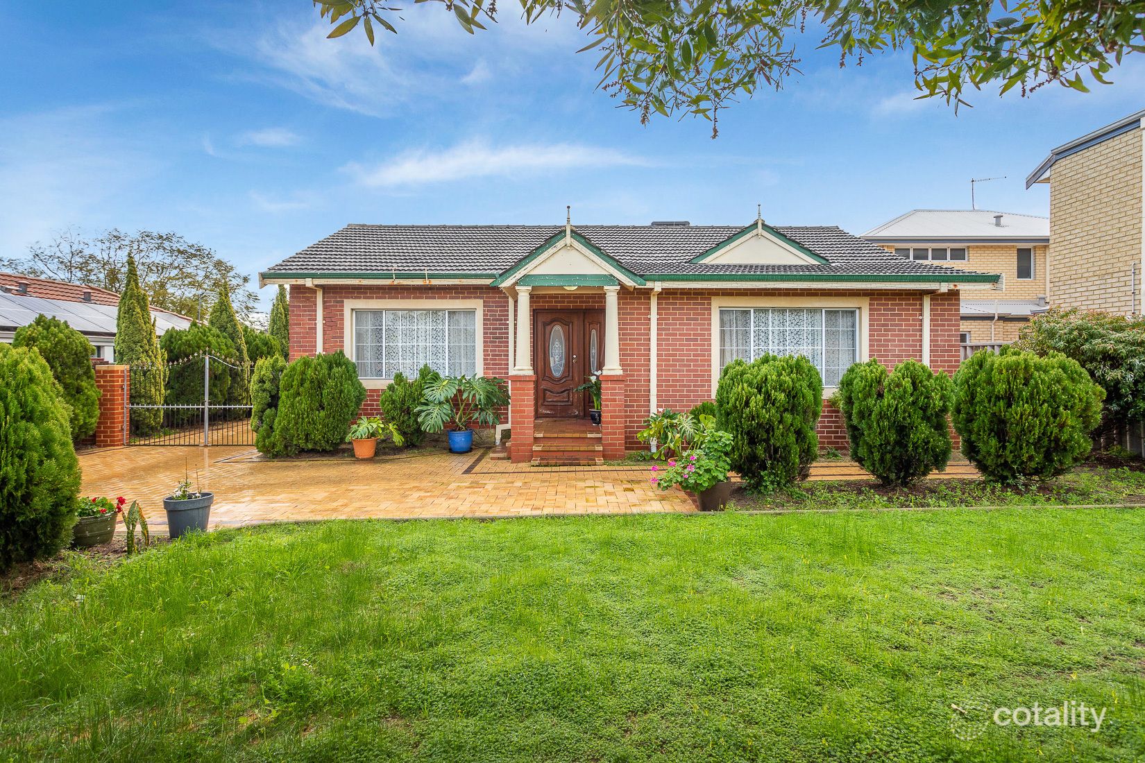 4 Sykes Ave, Innaloo, WA 6018