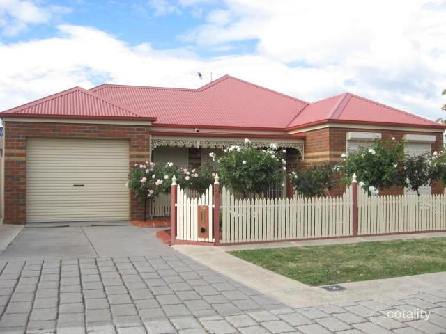 2 Alpine Cl, Sunbury, VIC 3429