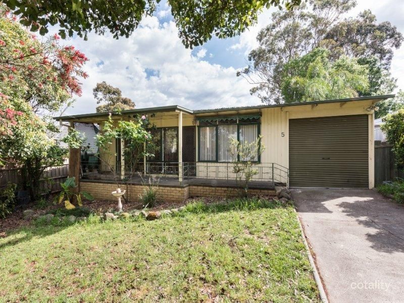 5 Malua Rd, Ferntree Gully, VIC 3156