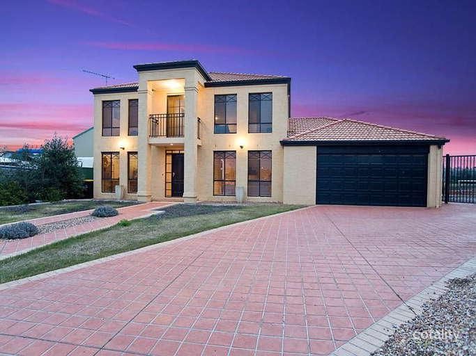 18 Streeton Ct, Taylors Lakes, VIC 3038