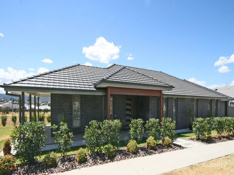 1 Peak Dr, Hillvue, NSW 2340