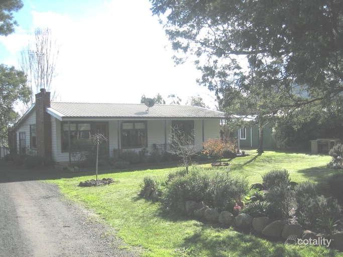 81 South Rock Rd, Woodend, VIC 3442