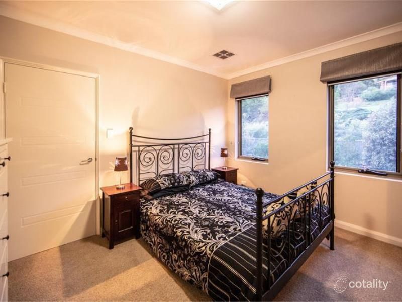 42 Beresford Gdns, Swan View, WA 6056
