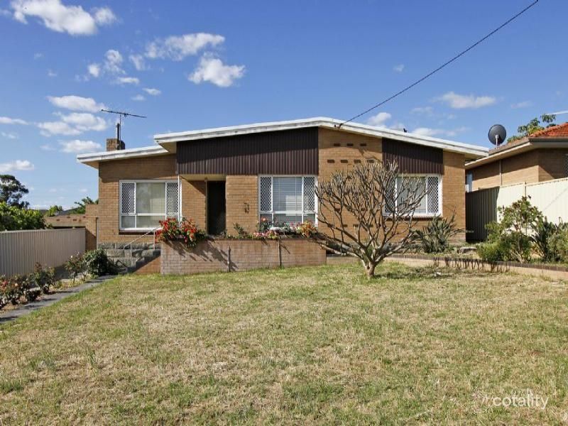21 Sawle Rd, Hamilton Hill, WA 6163