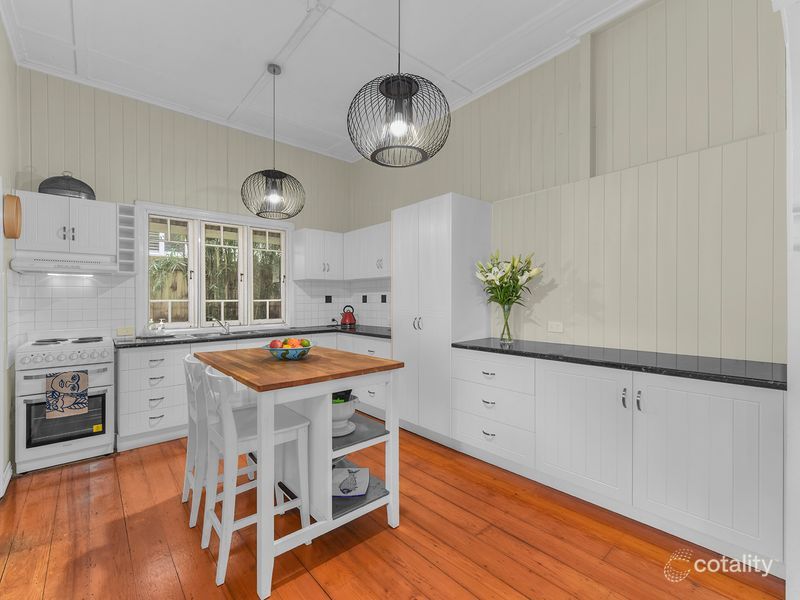 4 Little Bennett St, Norman Park, QLD 4170