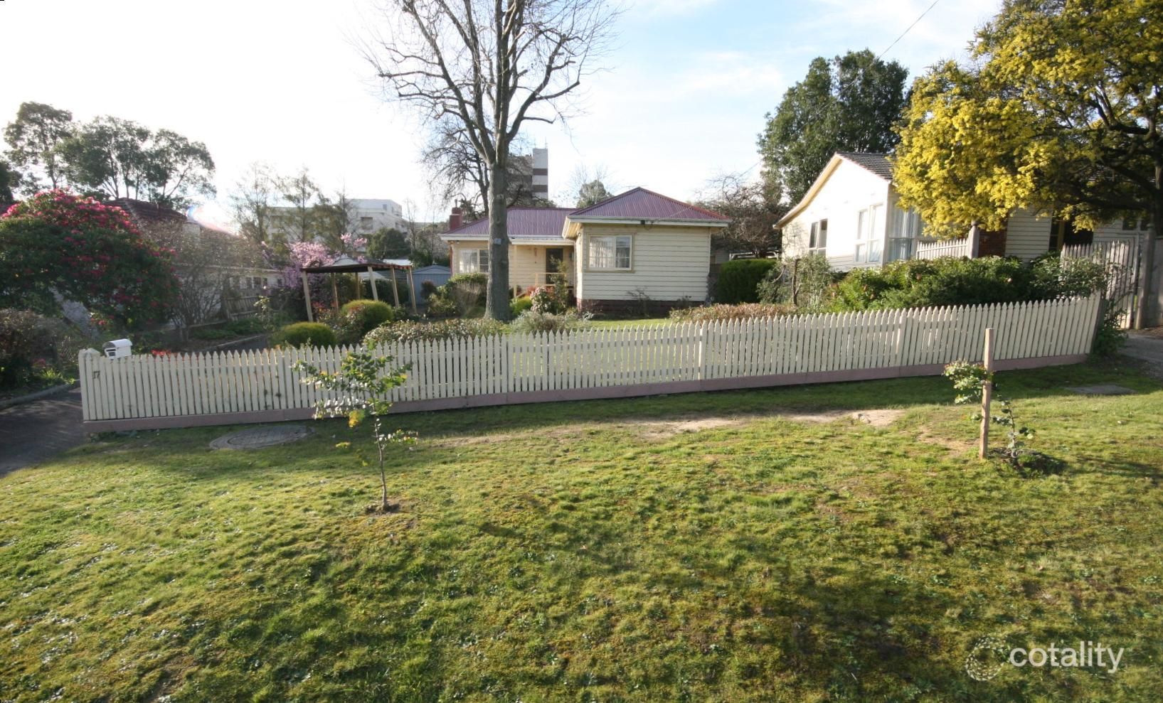17 Eastfield Rd, Ringwood East, VIC 3135