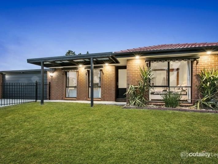 10 Josephine Ave, Cranbourne North, VIC 3977