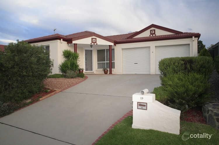 19 Old Sydney Rd, Queanbeyan East, NSW 2620