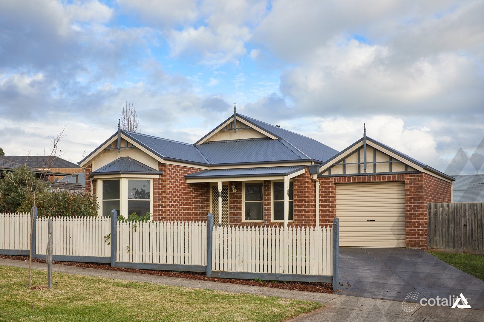 77 Cook St, Drouin, VIC 3818