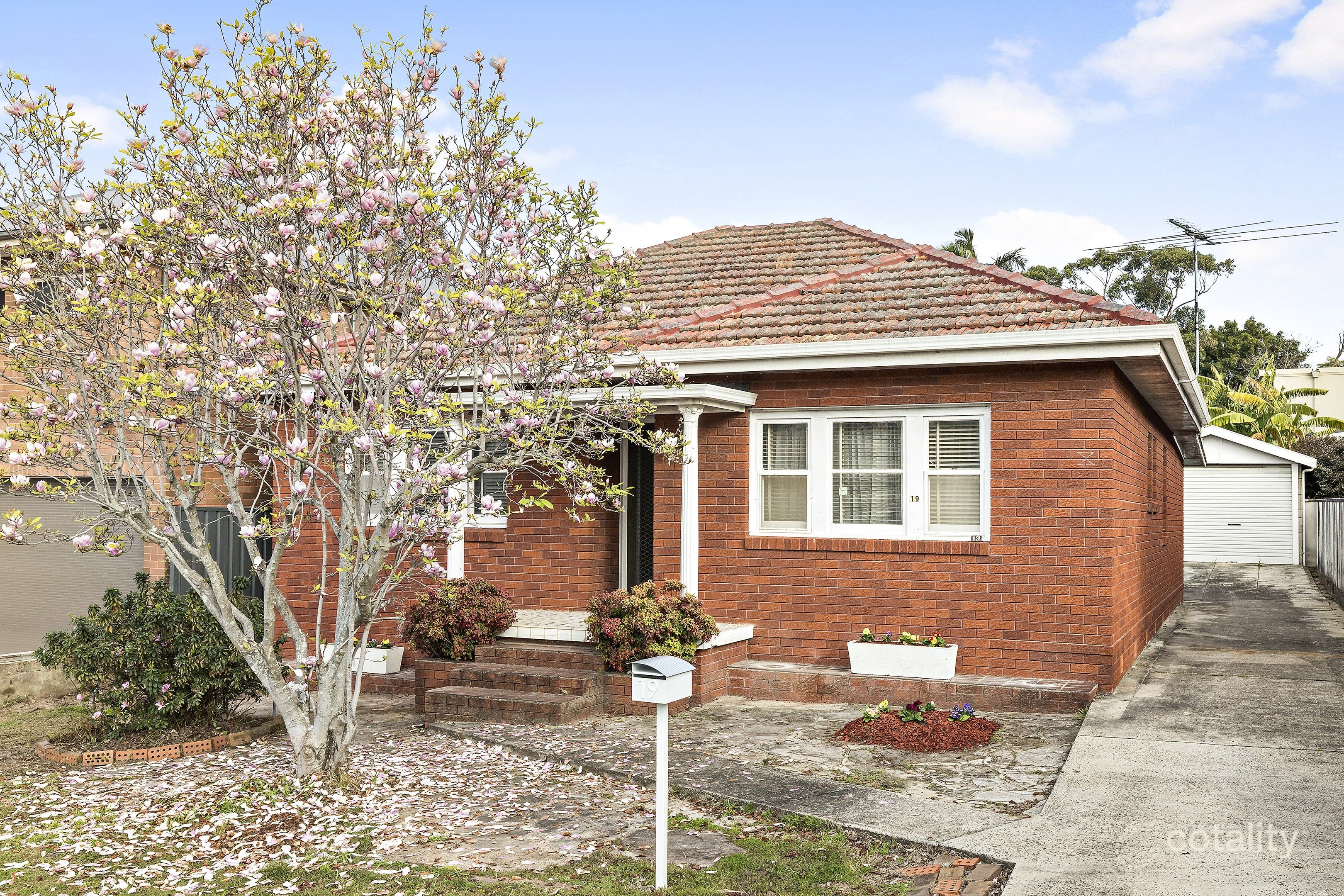 19 Empire Ave, Blakehurst, NSW 2221