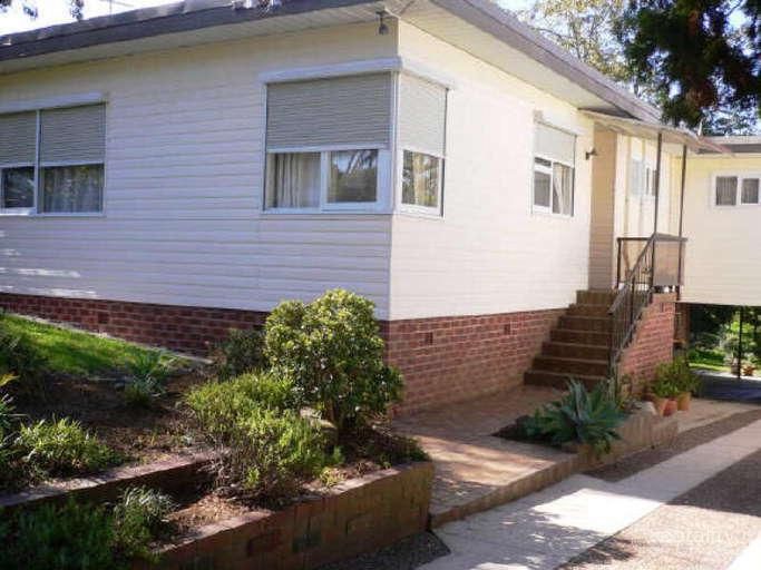 10 Mills St, Warners Bay, NSW 2282