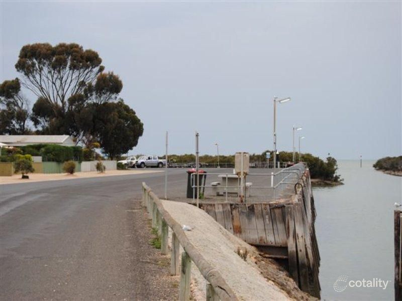 11 Wharf Cres, Port Wakefield, SA 5550