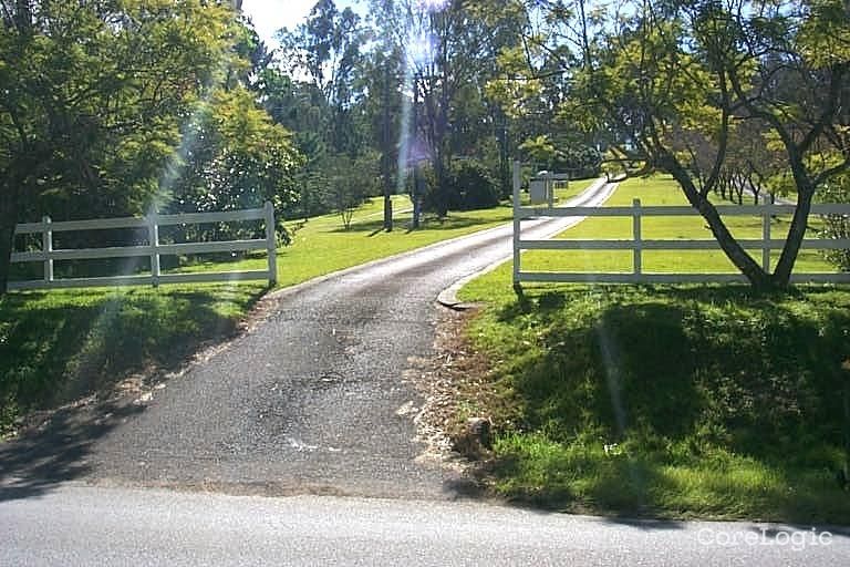 19 Rafting Ground Rd, Brookfield, QLD 4069