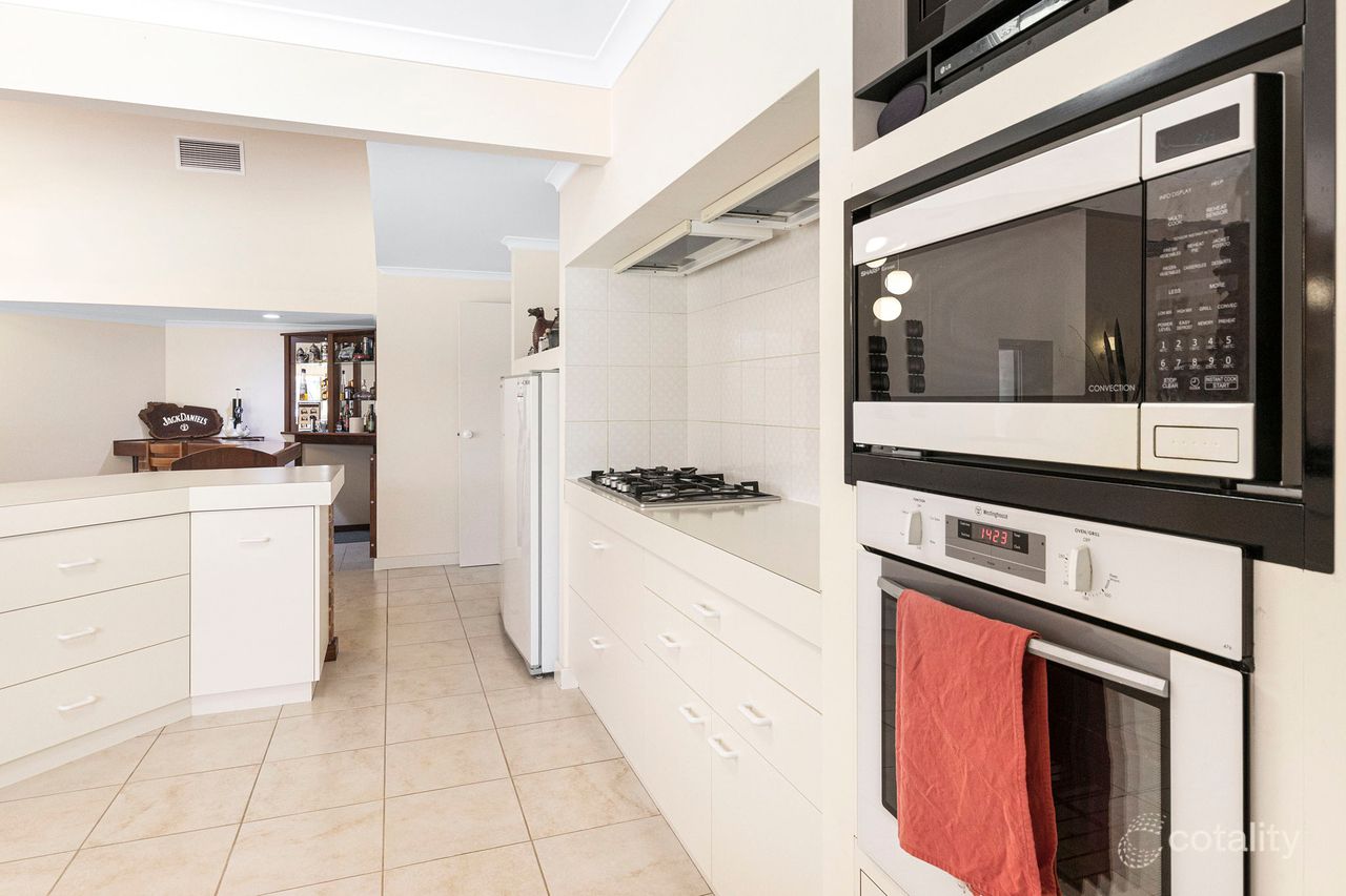 21 Murnane Cres, Stratham, WA 6237