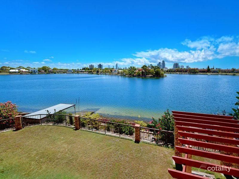 33 Intrepid Dr, Mermaid Waters, QLD 4218