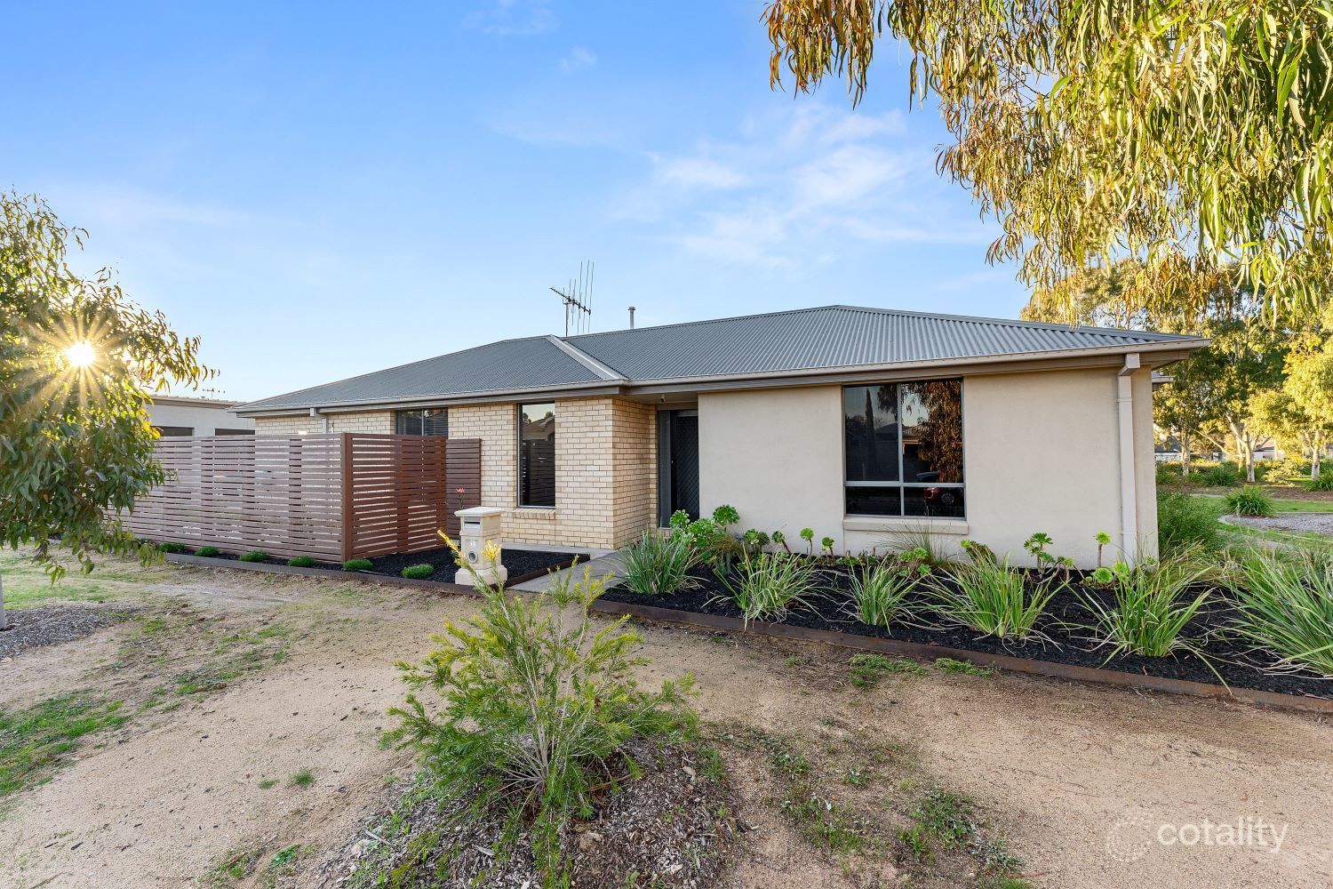 1/4-6 Greenview Cct, Epsom, VIC 3551
