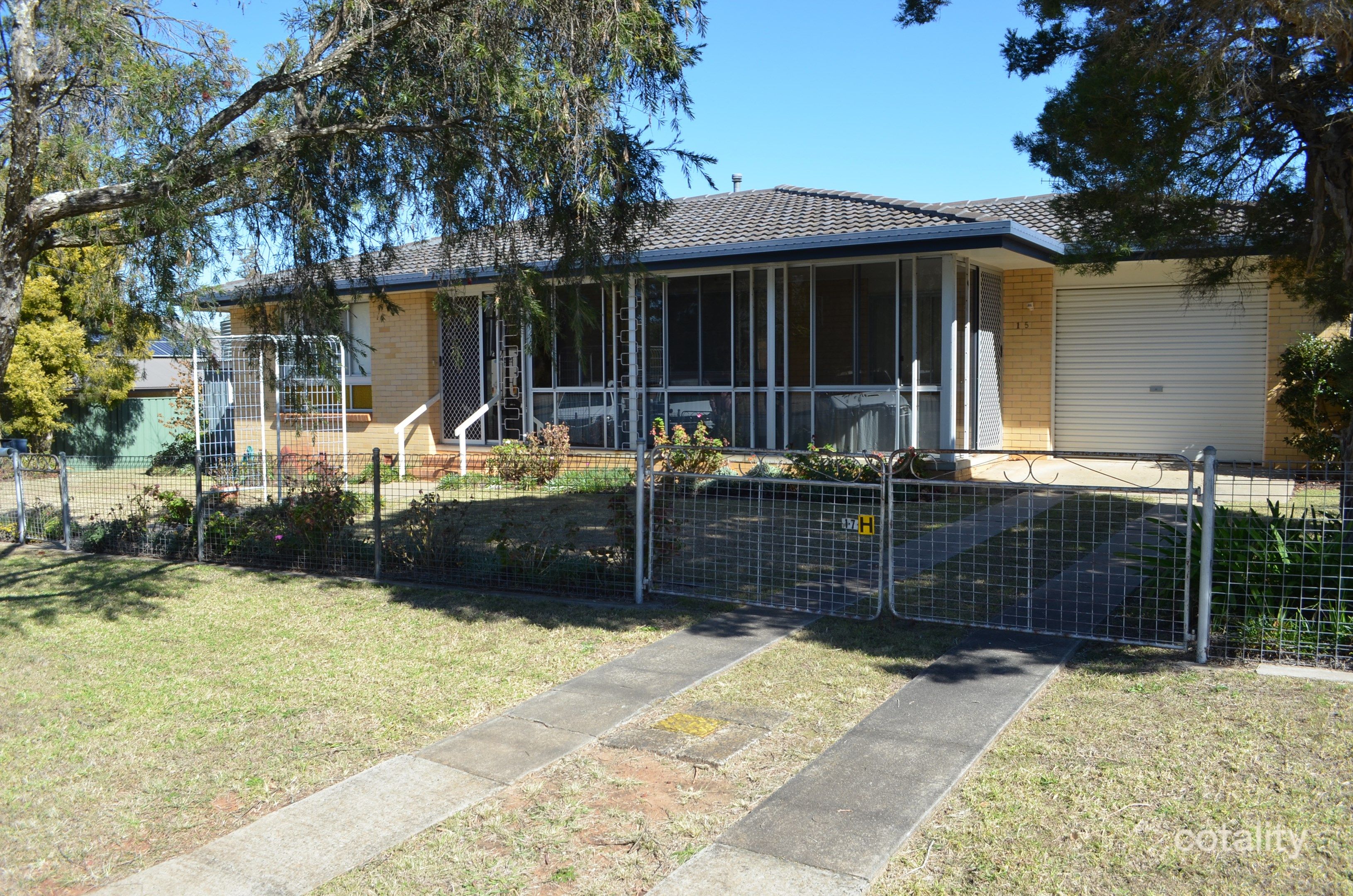 15 Esk St, Crows Nest, QLD 4355