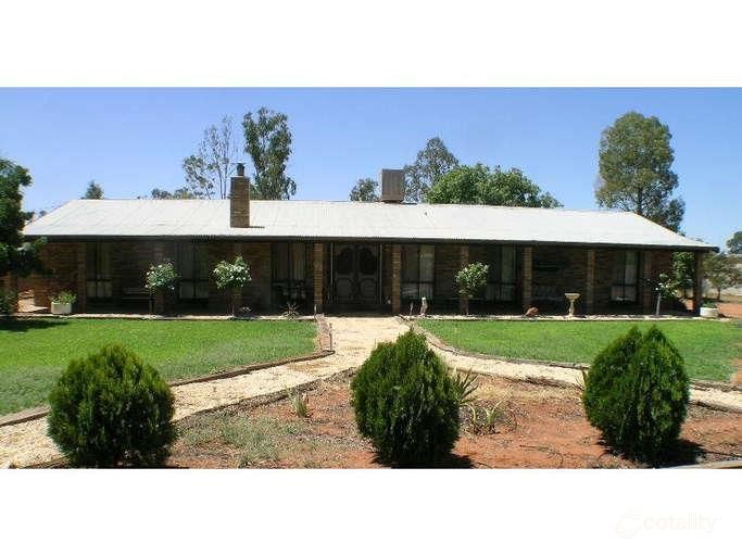 5 Bomen St, Goolgowi, NSW 2652