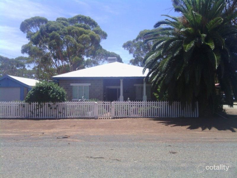 5 Lamond St, Kununoppin, WA 6489