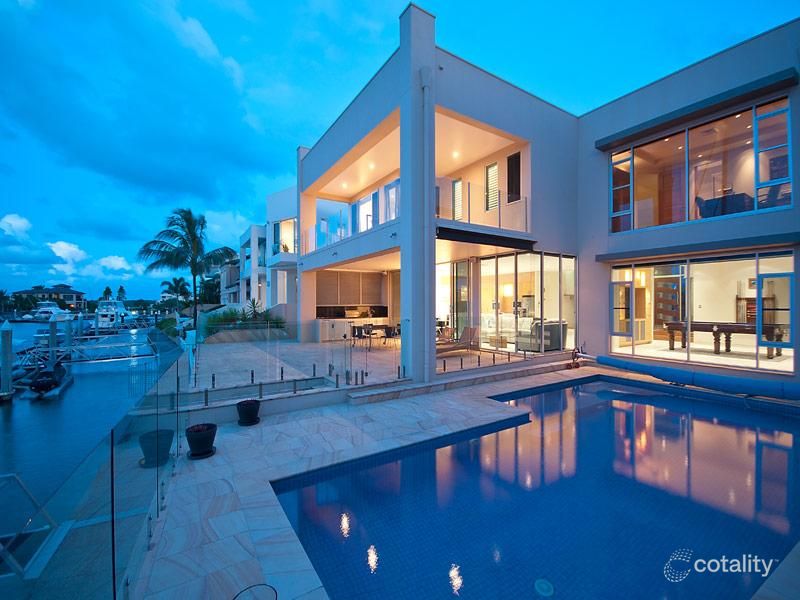 8 King Charles Dr, Paradise Point, QLD 4216