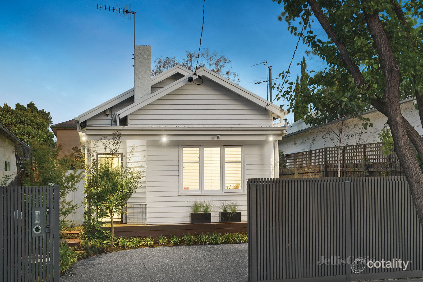10 Newry St, Windsor, VIC 3181