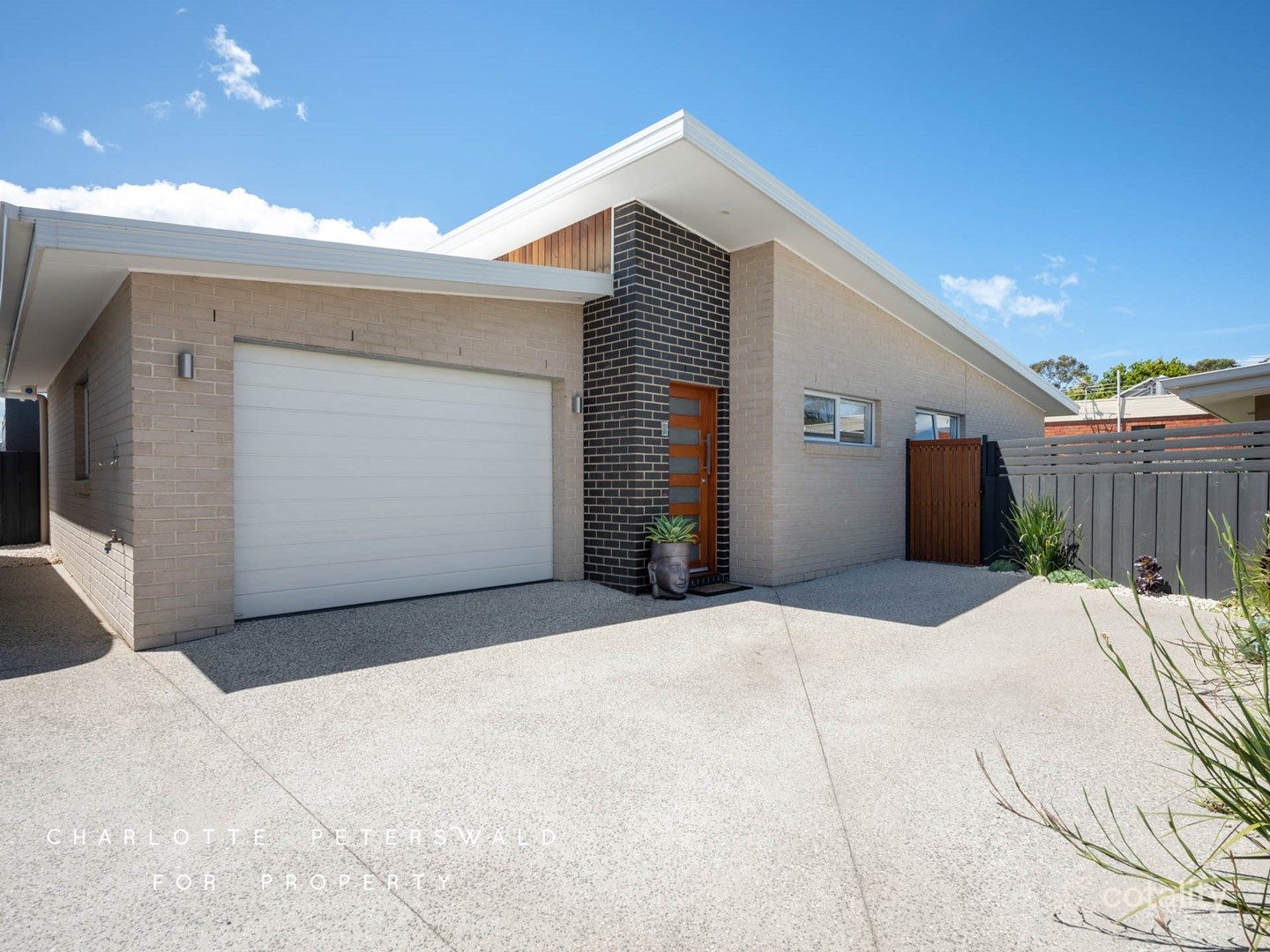 2/11 Balanada St, Lauderdale, TAS 7021