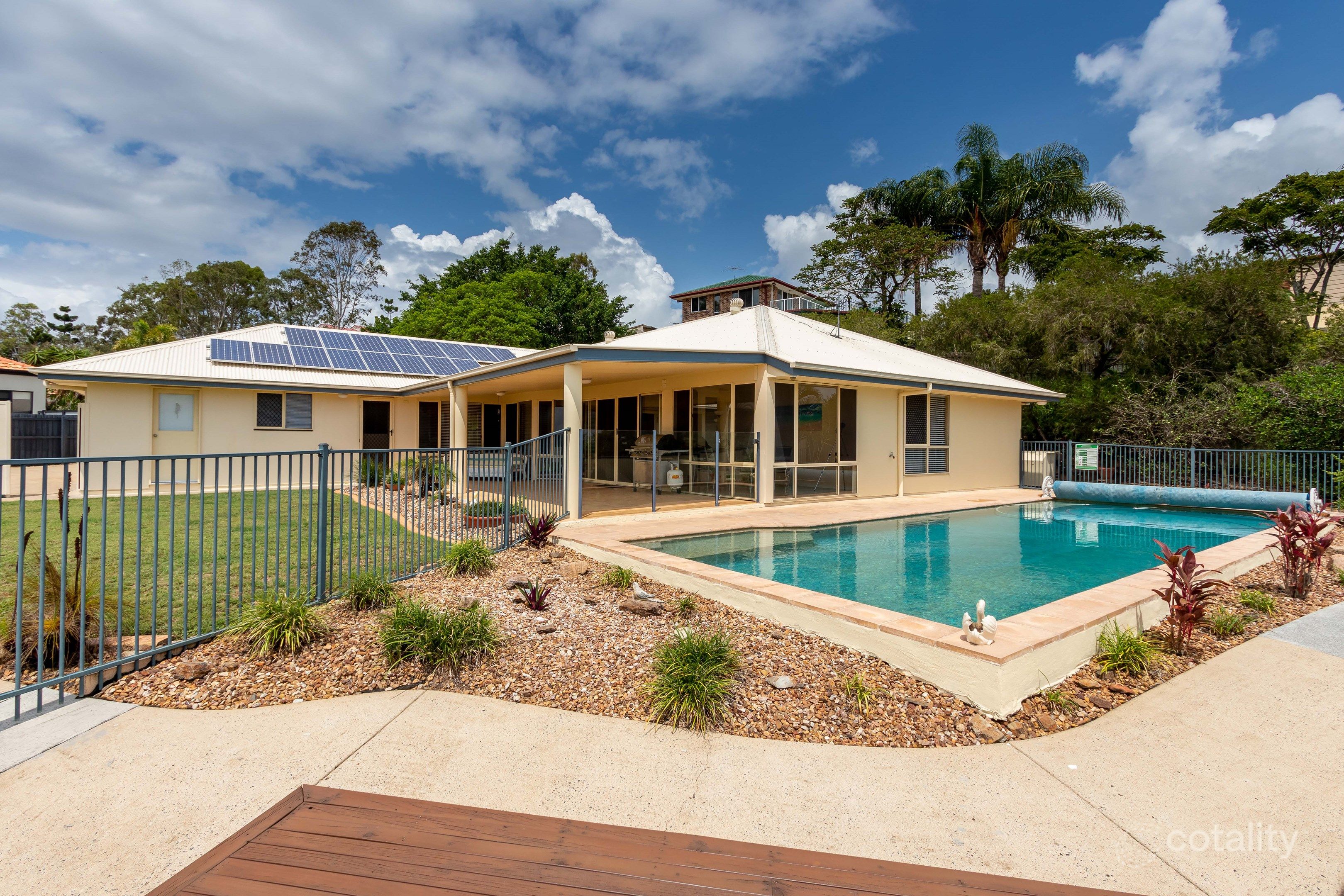 15 Barnhill Tce, Edens Landing, QLD 4207