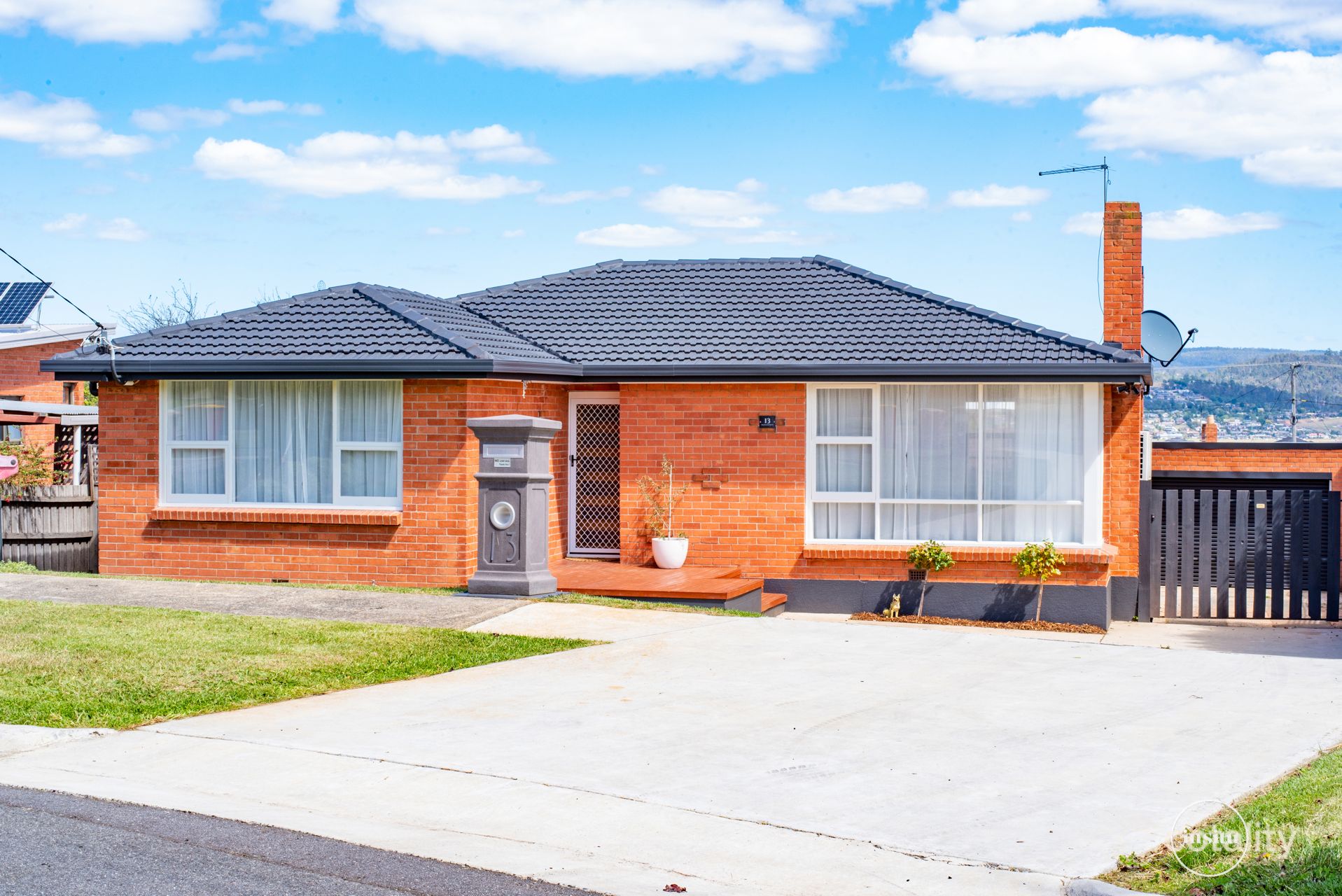 13 Helenwood Gr, Newnham, TAS 7248