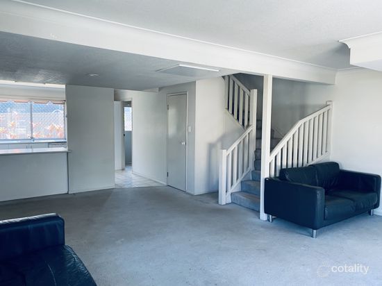 2/10 Lawrence Cl, Robertson, QLD 4109