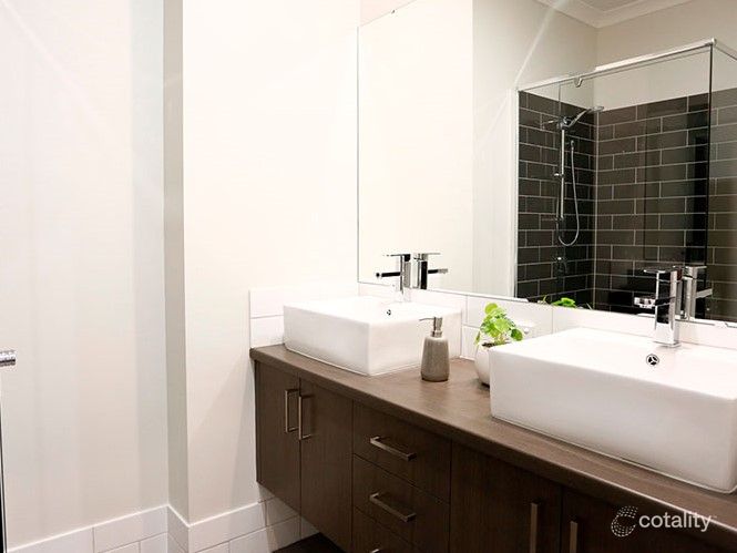 14 Blue Rd, Canning Vale, WA 6155