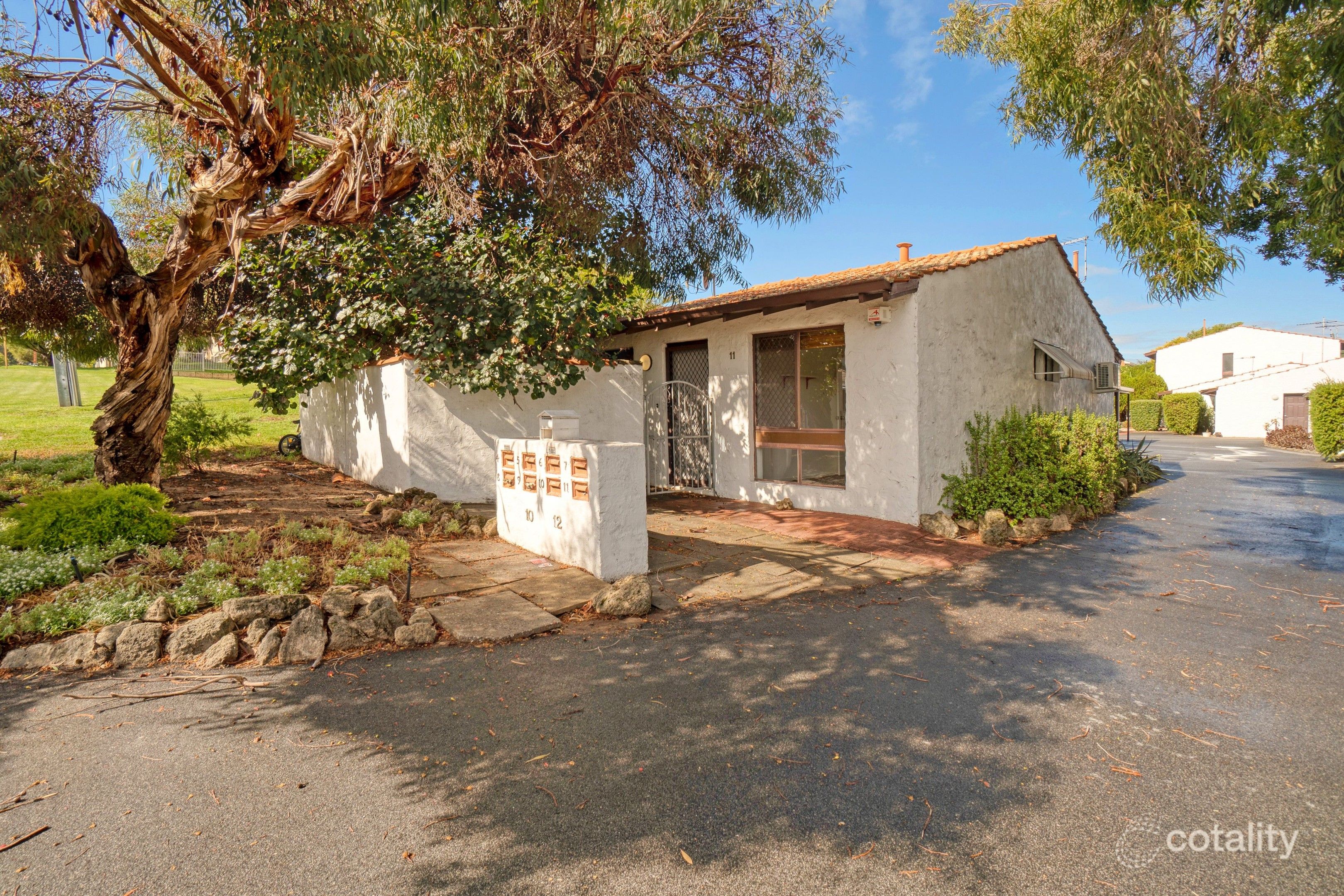 11/10 Golf View St, Yokine, WA 6060