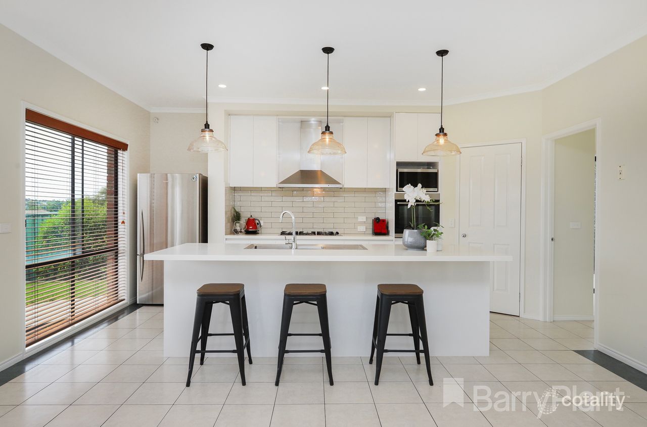 16 Tollkeepers Pde, Attwood, VIC 3049