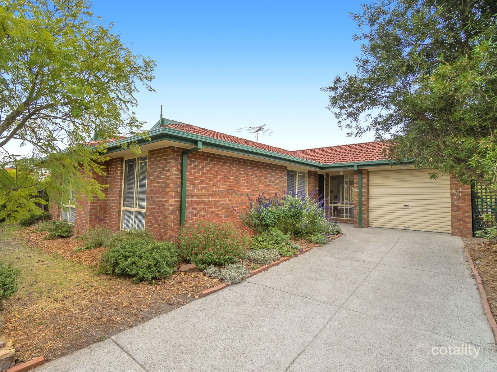 13 Volantis Cres, Roxburgh Park, VIC 3064