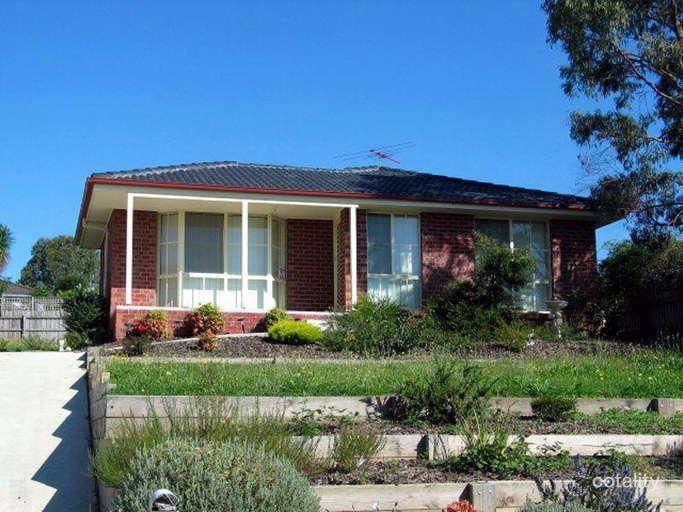 2 Christopher Cl, Pakenham, VIC 3810