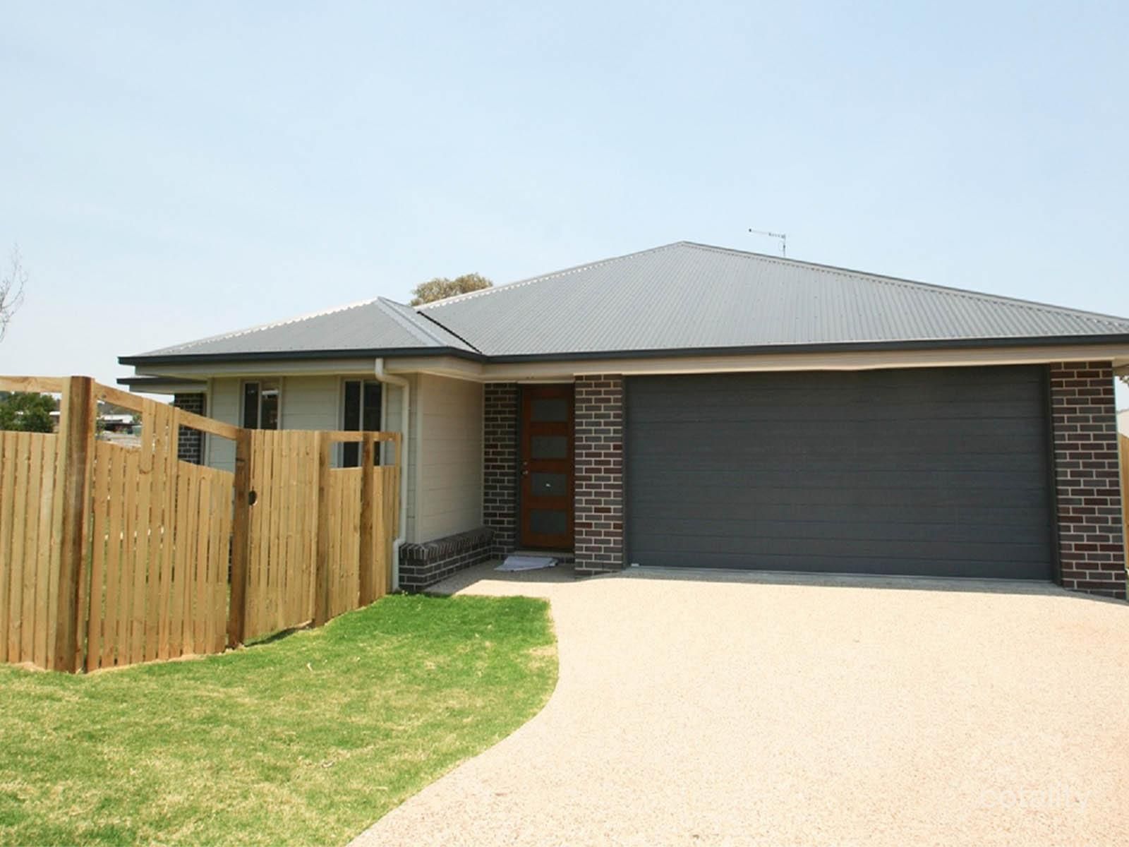 2/2 Parkview Dr, Glenvale, QLD 4350