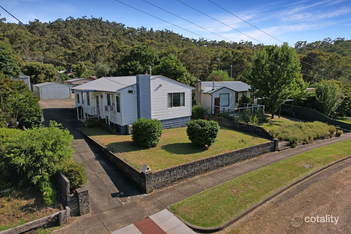 8 East Cres, Eildon, VIC 3713