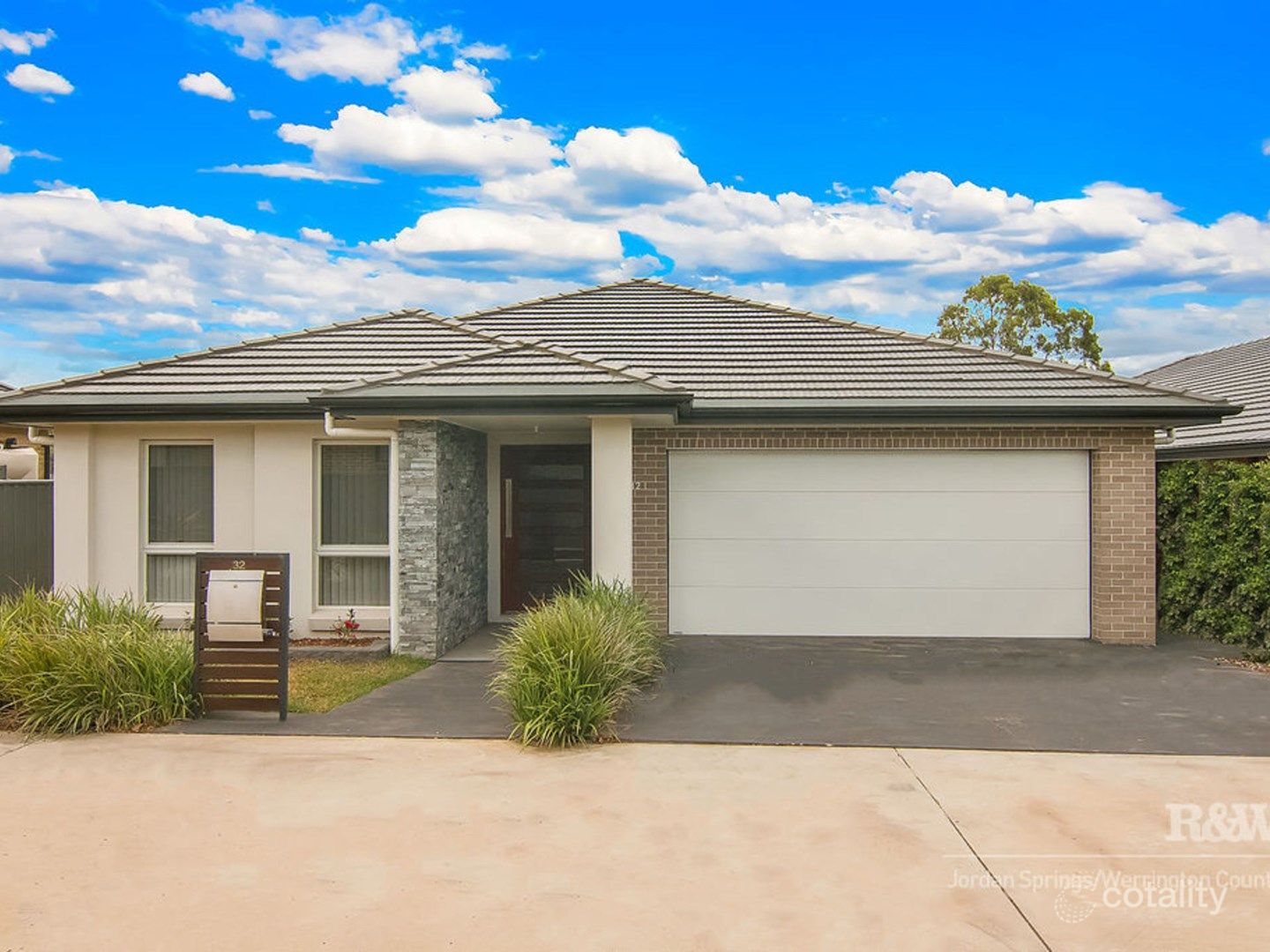 32 Wildflower Cir, Jordan Springs, NSW 2747