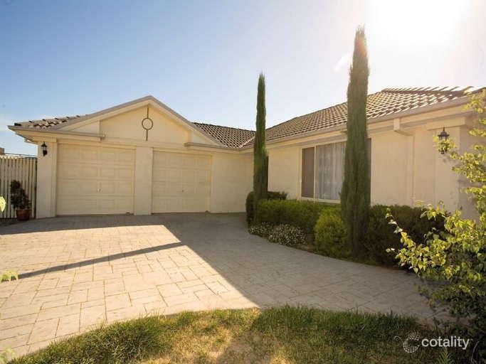 5 Loddon Cl, Caroline Springs, VIC 3023