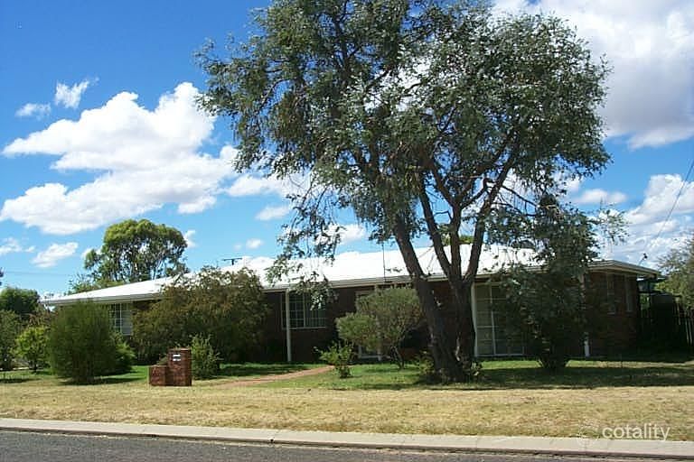 25 Moncrieffe St, Warwick, QLD 4370