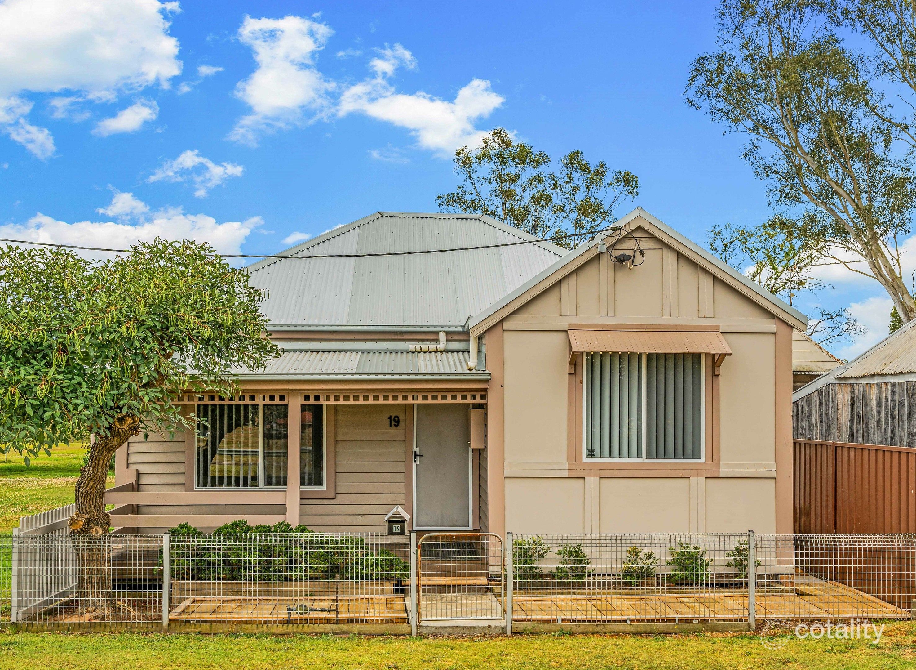 19 Maitland St, East Branxton, NSW 2335