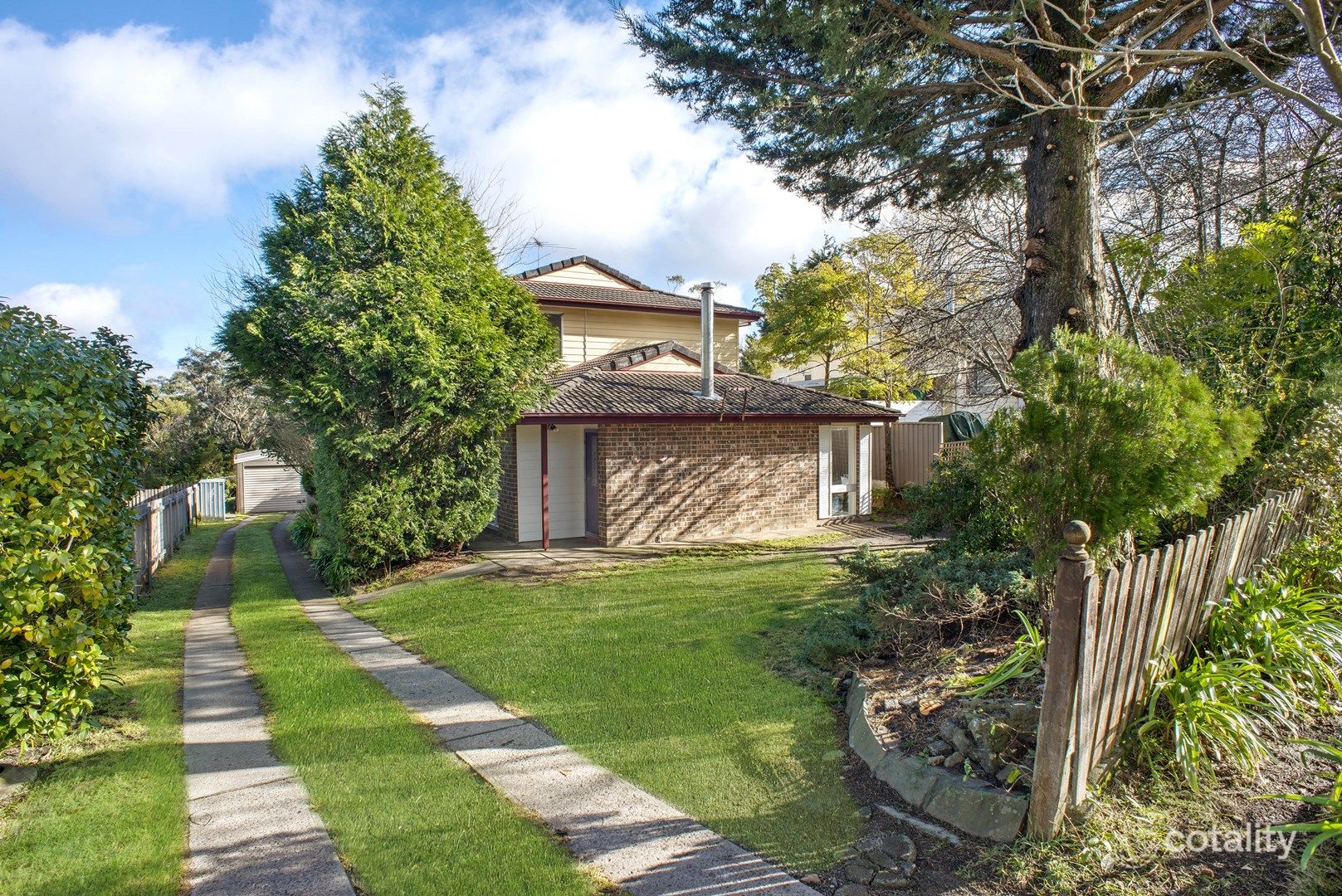 61 Tableland Rd, Wentworth Falls, NSW 2782