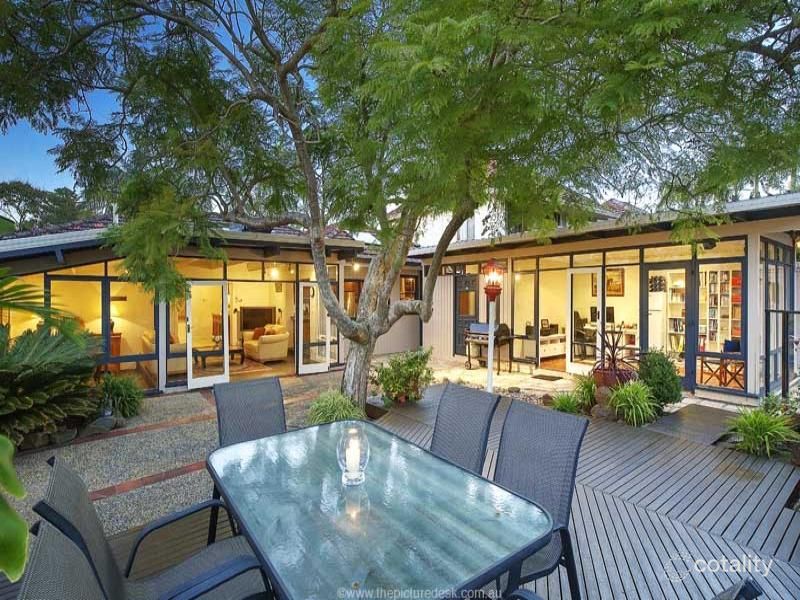 33 Sugarloaf Cres, Castlecrag, NSW 2068