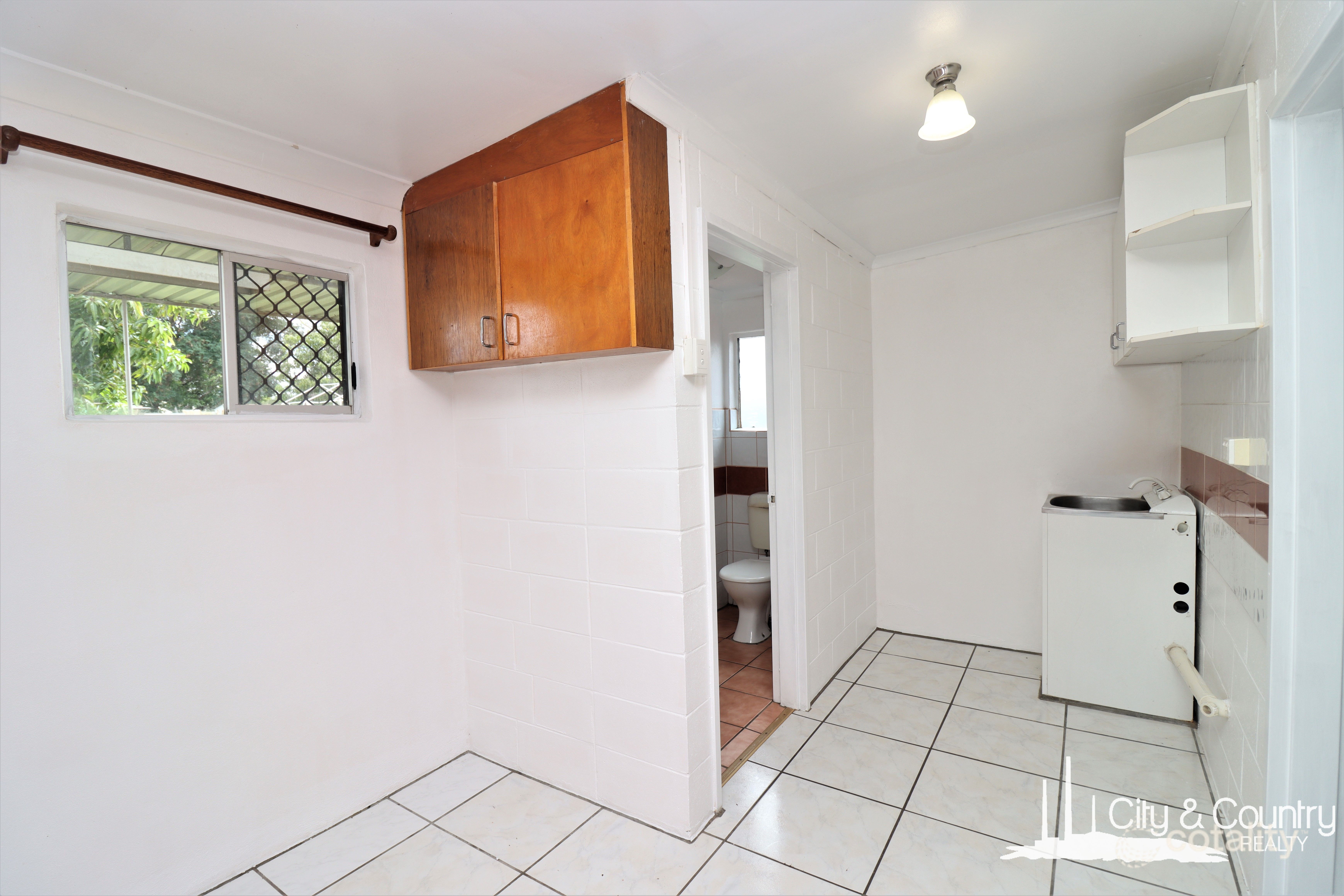 15 Leila St, The Gap, QLD 4825