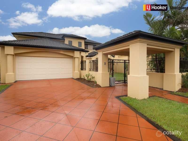 32 Clear Water Bay Ave, Clear Island Waters, QLD 4226