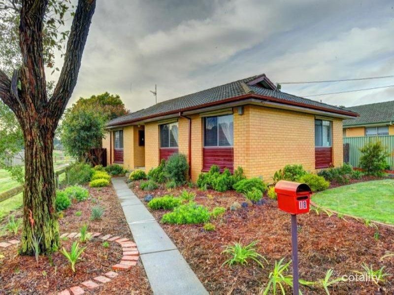 18 Erica St, Wendouree, VIC 3355