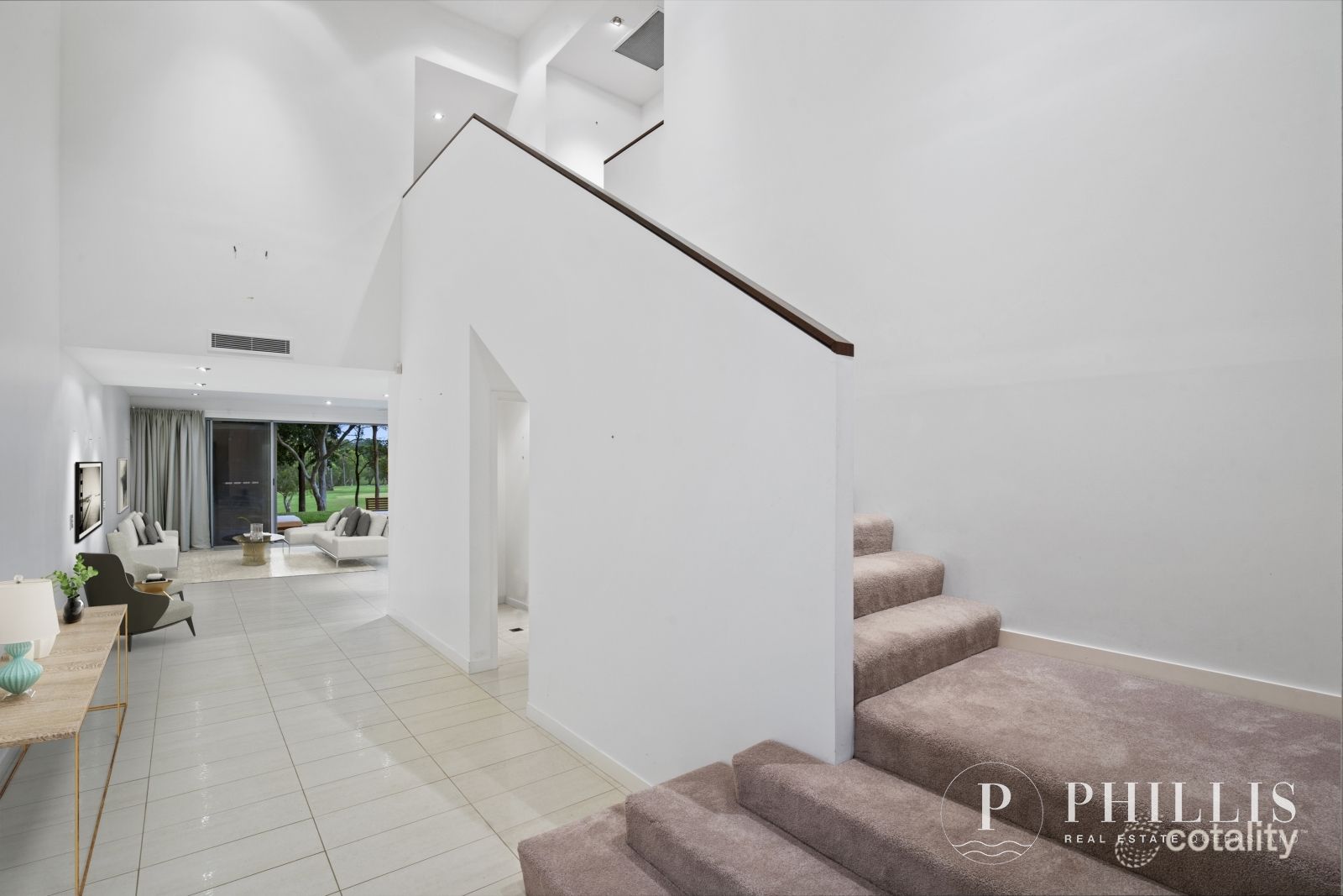 5228 Bay Hill Tce, Hope Island, QLD 4212
